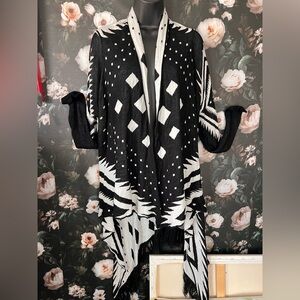 Black and White Geometric Patterned Cardigan